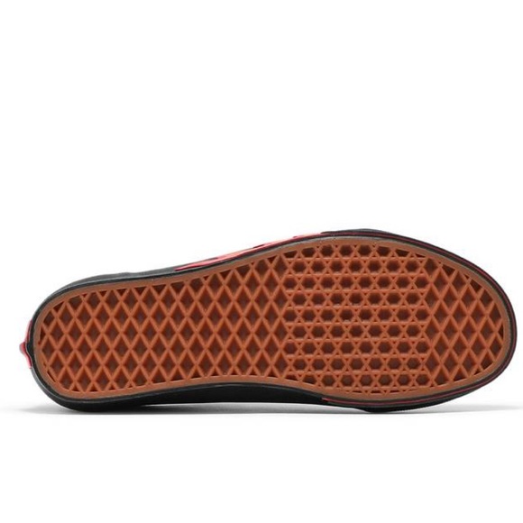 Vans WMNS Old Skool
(Flame Wall) Black/Black
VN0A38G1Q8Q
Sneakers - Picture 5 of 16